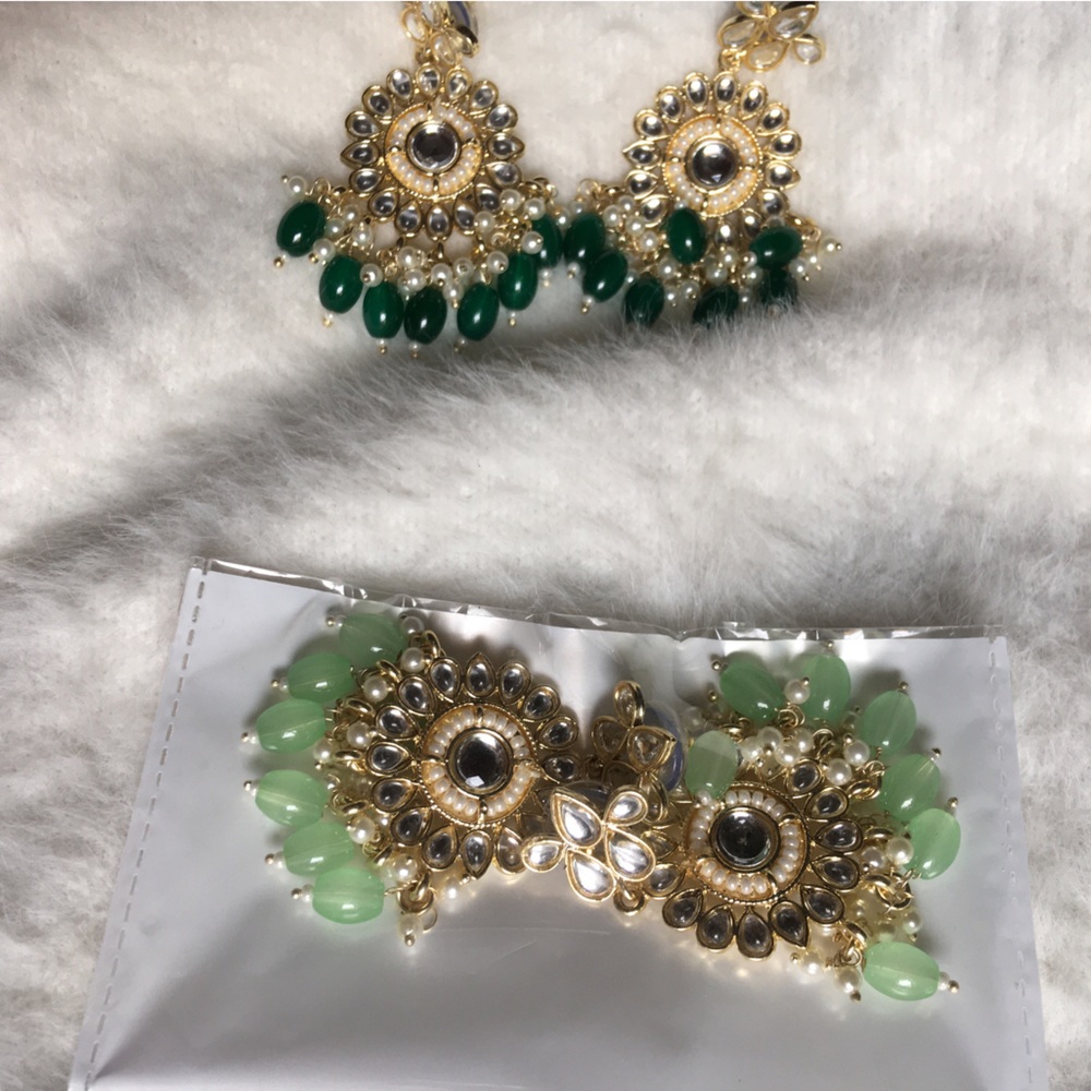 Premium Kundan Earrings - Picture 5 of 6